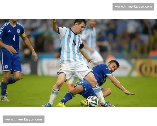 绿茵场致命弧线：技术、历史与战术革新