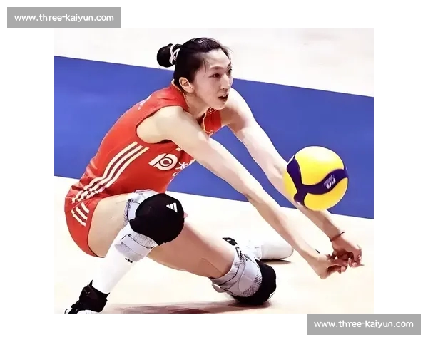 副攻跨界二传笑翻全场!女排训练欢乐多 副攻跨界二传笑翻全场!女排训练欢乐多