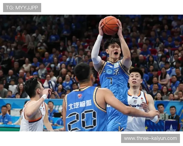 CBA季后赛战火重燃:谁能问鼎总冠军? CBA季后赛战火重燃:谁能问鼎总冠军?
